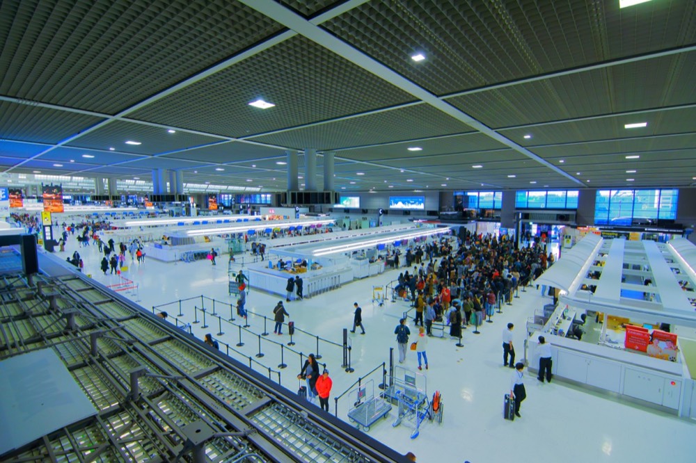 Avgångshallen på Narita flygplats i Tokyo